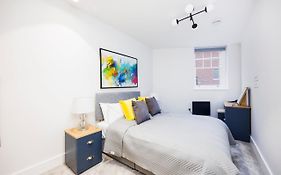 Luxury Spacious 2 Bed Apartment, London - Sk